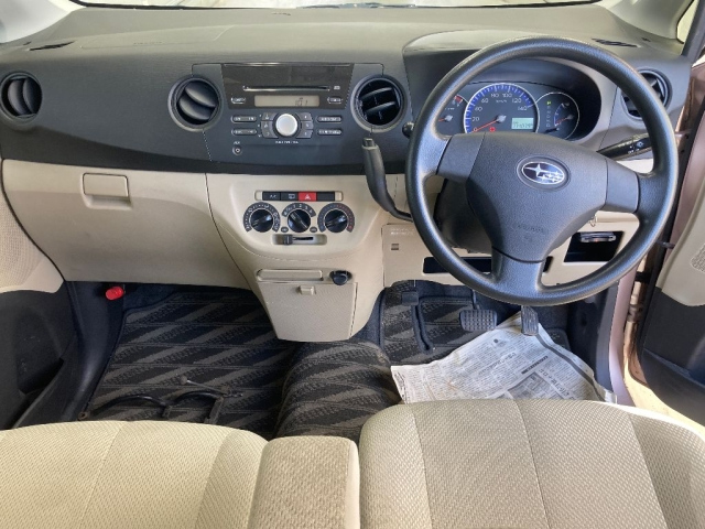SUBARU LUCRA 2012