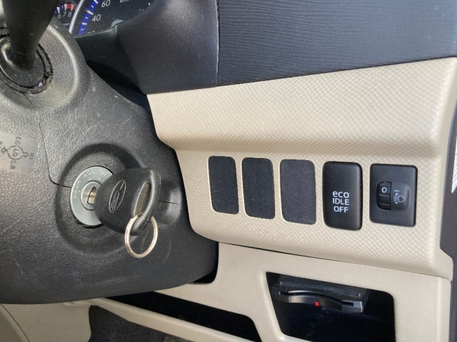 SUBARU LUCRA 2012