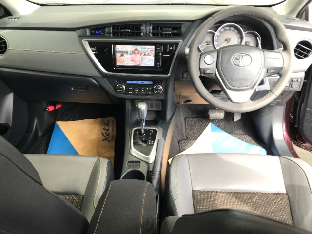 TOYOTA AURIS 2015