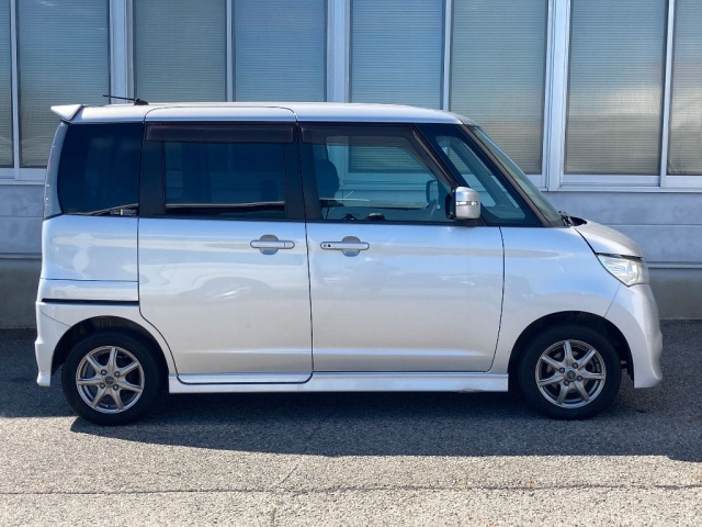 NISSAN ROOX 2010