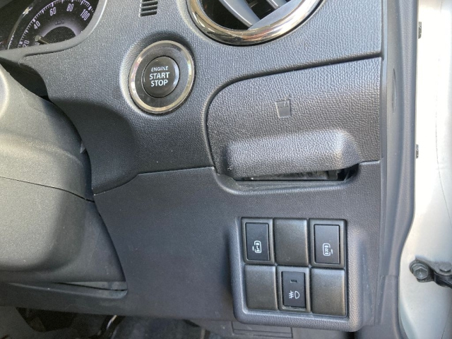 NISSAN ROOX 2010