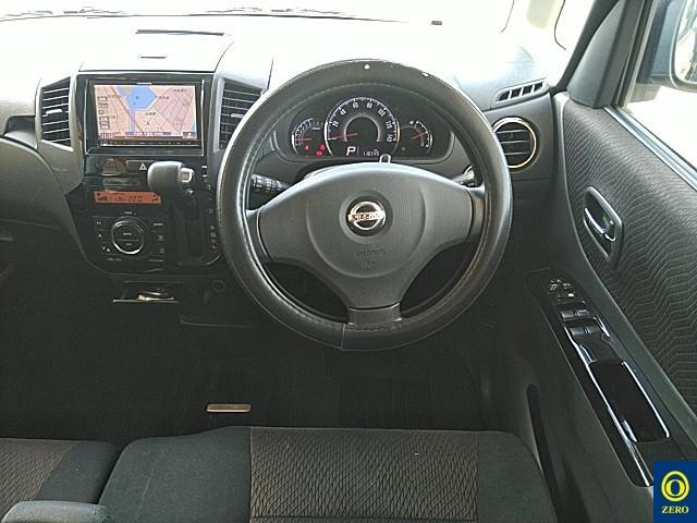 NISSAN ROOX 2011