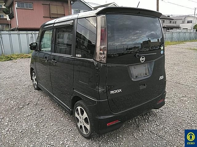 NISSAN ROOX 2010