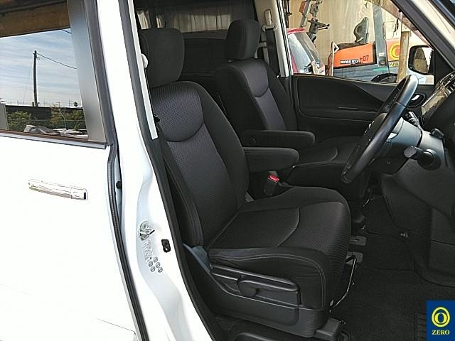 NISSAN SERENA 2010