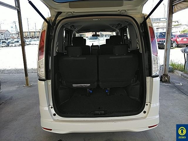 NISSAN SERENA 2010