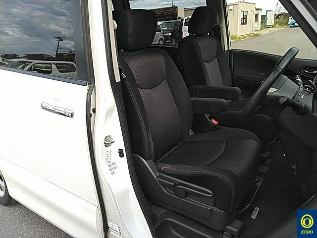 NISSAN SERENA 2012