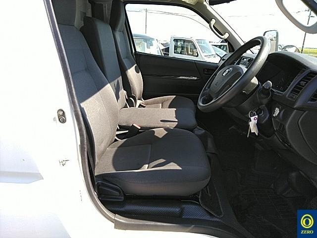 TOYOTA HIACE VAN 2017