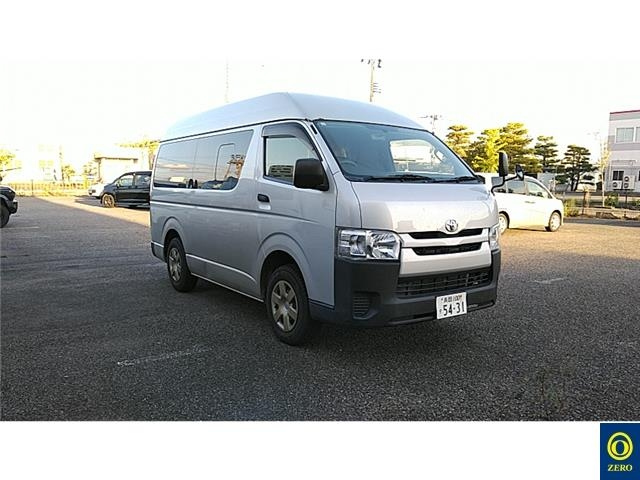 TOYOTA HIACE VAN 2016