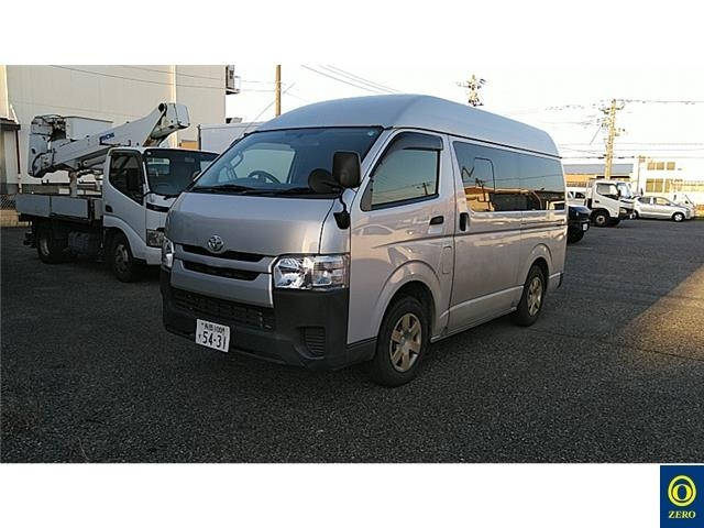 TOYOTA HIACE VAN 2016