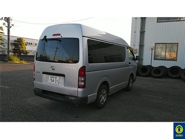 TOYOTA HIACE VAN 2016