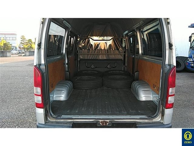 TOYOTA HIACE VAN 2016