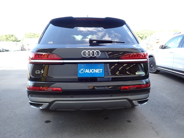 AUDI Q7 2021