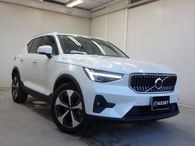 VOLVO XC40 2023
