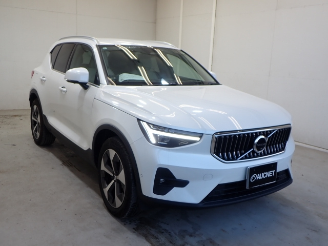 VOLVO XC40 2023