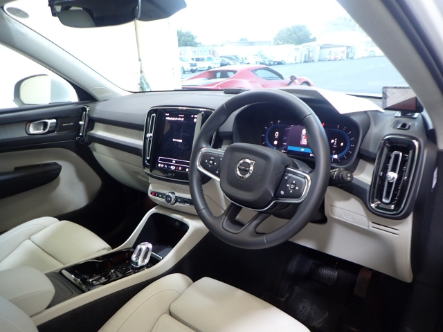 VOLVO XC40 2023
