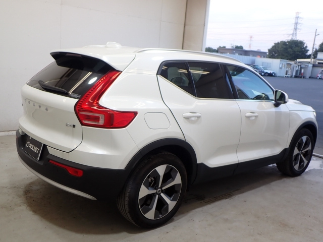 VOLVO XC40 2023