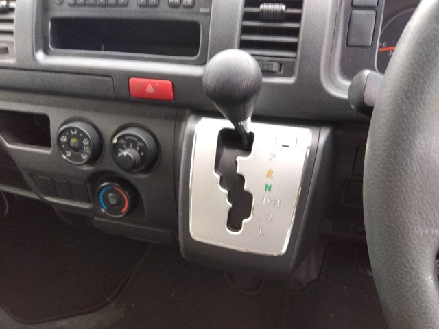 TOYOTA HIACE VAN 2017