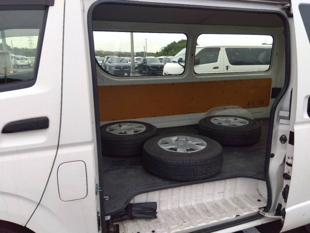 TOYOTA HIACE VAN 2017