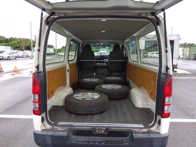 TOYOTA HIACE VAN 2017