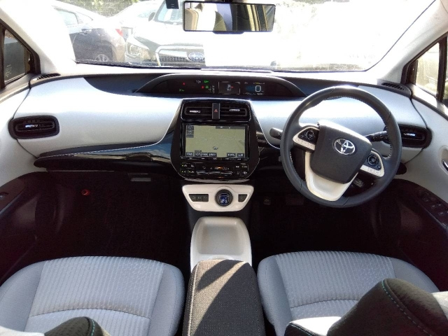 TOYOTA PRIUS 2018
