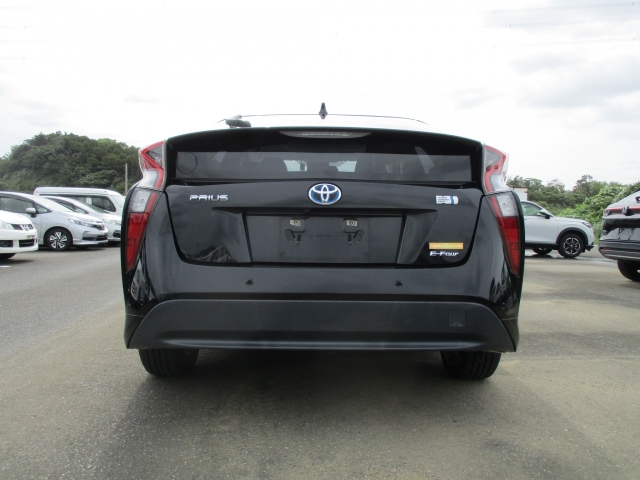 TOYOTA PRIUS 2018