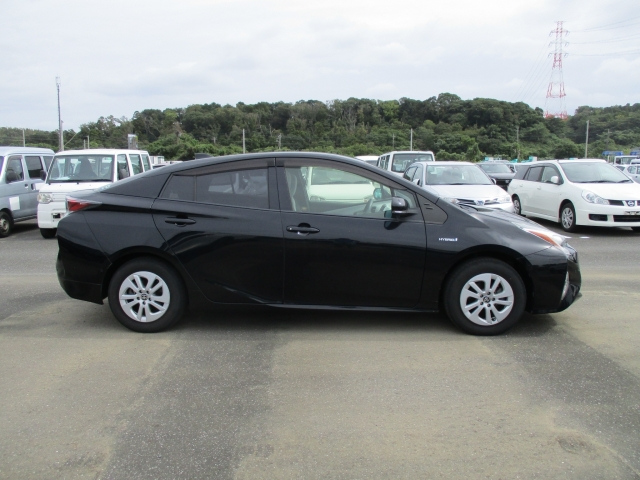 TOYOTA PRIUS 2018