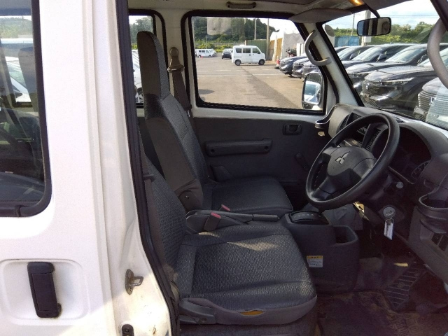 MITSUBISHI MINICAB VAN 2013
