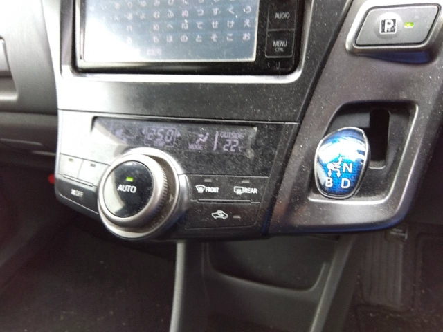 TOYOTA PRIUS ALPHA 2014