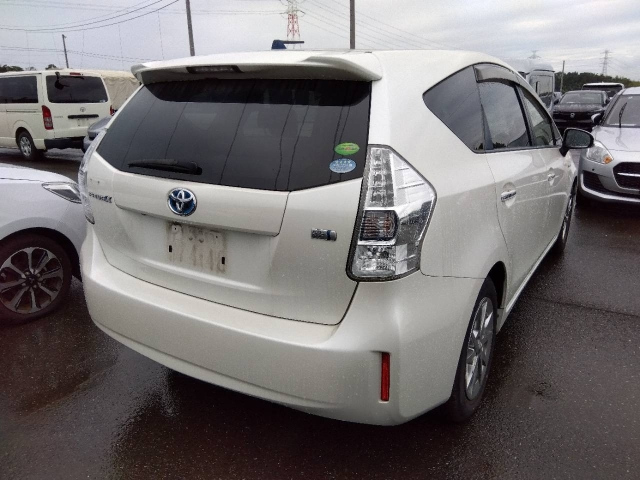 TOYOTA PRIUS ALPHA 2014