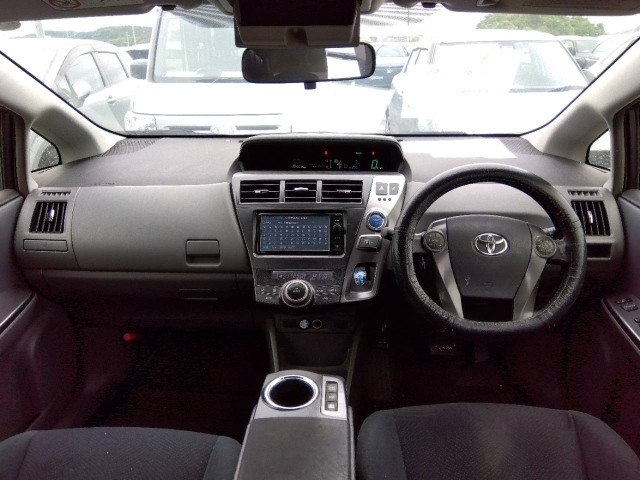 TOYOTA PRIUS ALPHA 2014