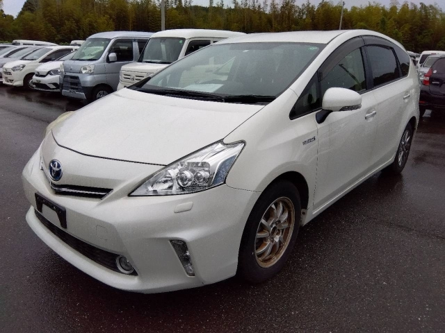 TOYOTA PRIUS ALPHA 2014