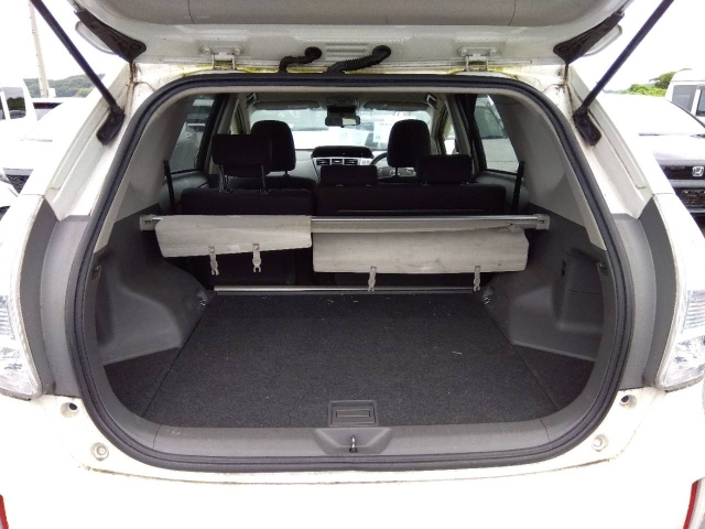 TOYOTA PRIUS ALPHA 2014