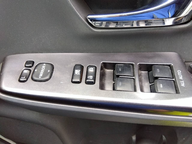 TOYOTA PRIUS ALPHA 2014