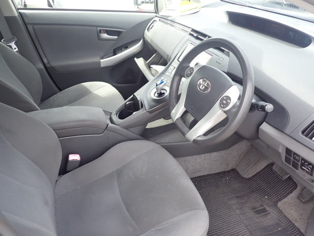 TOYOTA PRIUS 2011