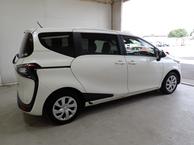 TOYOTA SIENTA 2018
