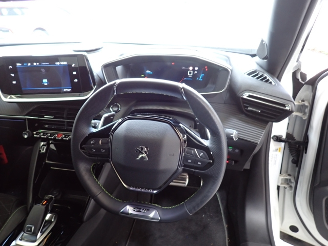 PEUGEOT 2008 2021