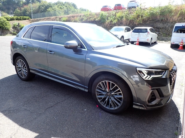 AUDI Q3 2021