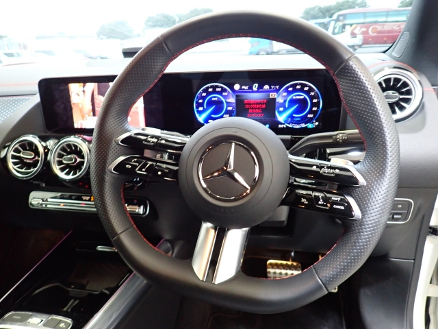 MERCEDES BENZ EQA 2024