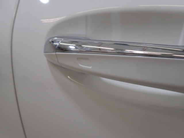 MERCEDES BENZ EQA 2024