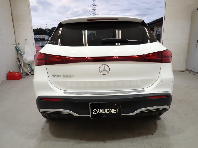 MERCEDES BENZ EQA 2024