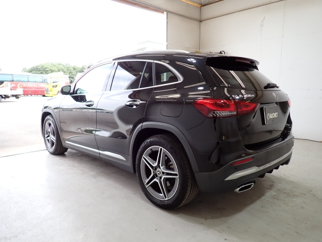 MERCEDES BENZ GLA CLASS 2022