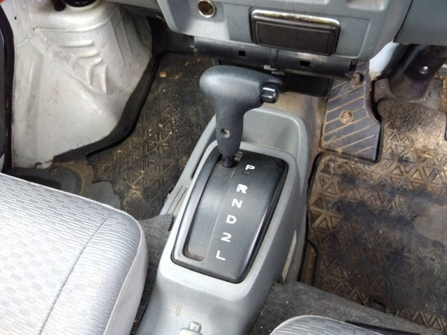 MITSUBISHI MINICAB VAN 2013