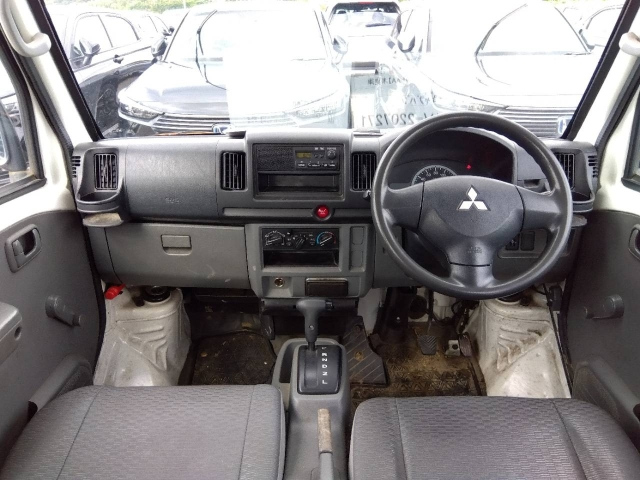 MITSUBISHI MINICAB VAN 2013