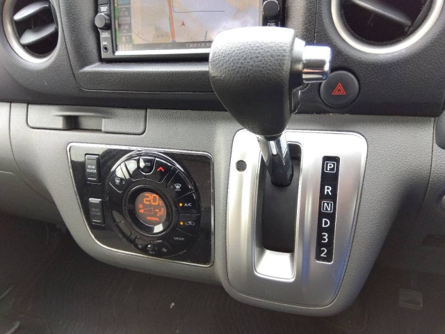 NISSAN CARAVAN 2018