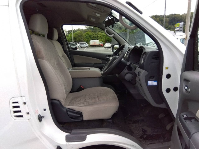 NISSAN CARAVAN 2018
