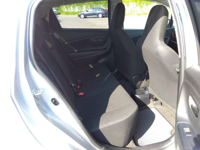 TOYOTA VITZ 2019