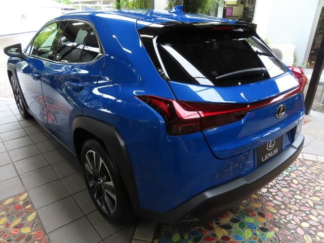 LEXUS UX 2024
