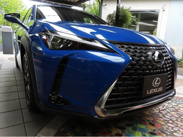 LEXUS UX 2024