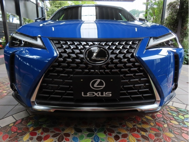 LEXUS UX 2024