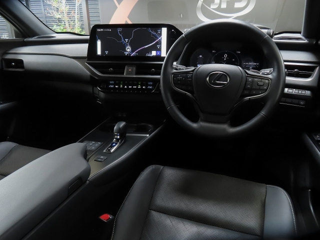 LEXUS UX 2024